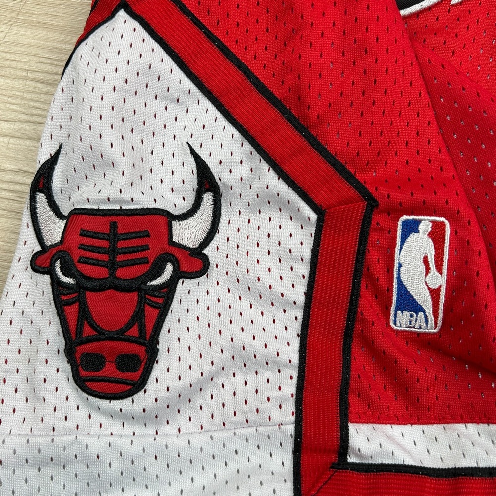 Just Don Chicago Bulls Mens Medium Red Mesh Basketball Shorts 1997-98 NBA USA - Picture 2 of 9